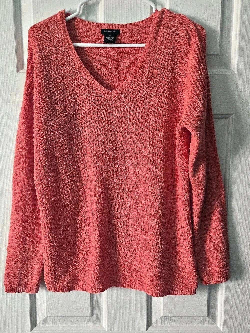 Calvin Klein Jeans V-Neck Sweater in Coral Pink Size Medium Like New